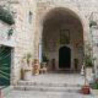 Αντιχριστιανικά συνθήματα εις τους τοίχους της Ιεράς Μονής του Τιμίου Σταυρού, στην  Δυτικήν Ιερουσαλήμ